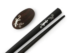 Essstäbchen Set Mit Ablage "Sanshouo", Ebenholz -UMIMI Geschaft essstaebchen set mit ablage sanshouo ebenholz 1