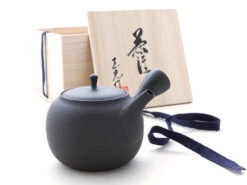 Japanische Teekanne Tokoname Sendan Sen Kaku Mit Geschenkbox 19 Japanische Teekanne Tokoname Sendan Sen Kaku Mit Geschenkbox -UMIMI Geschaft japanische teekanne tokoname sendan sen kaku mit geschenkbox 1